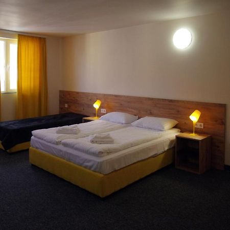 Стаи За Гости "Централ" Фамилни Стаи & Апартаменти Gabrovo Exterior foto